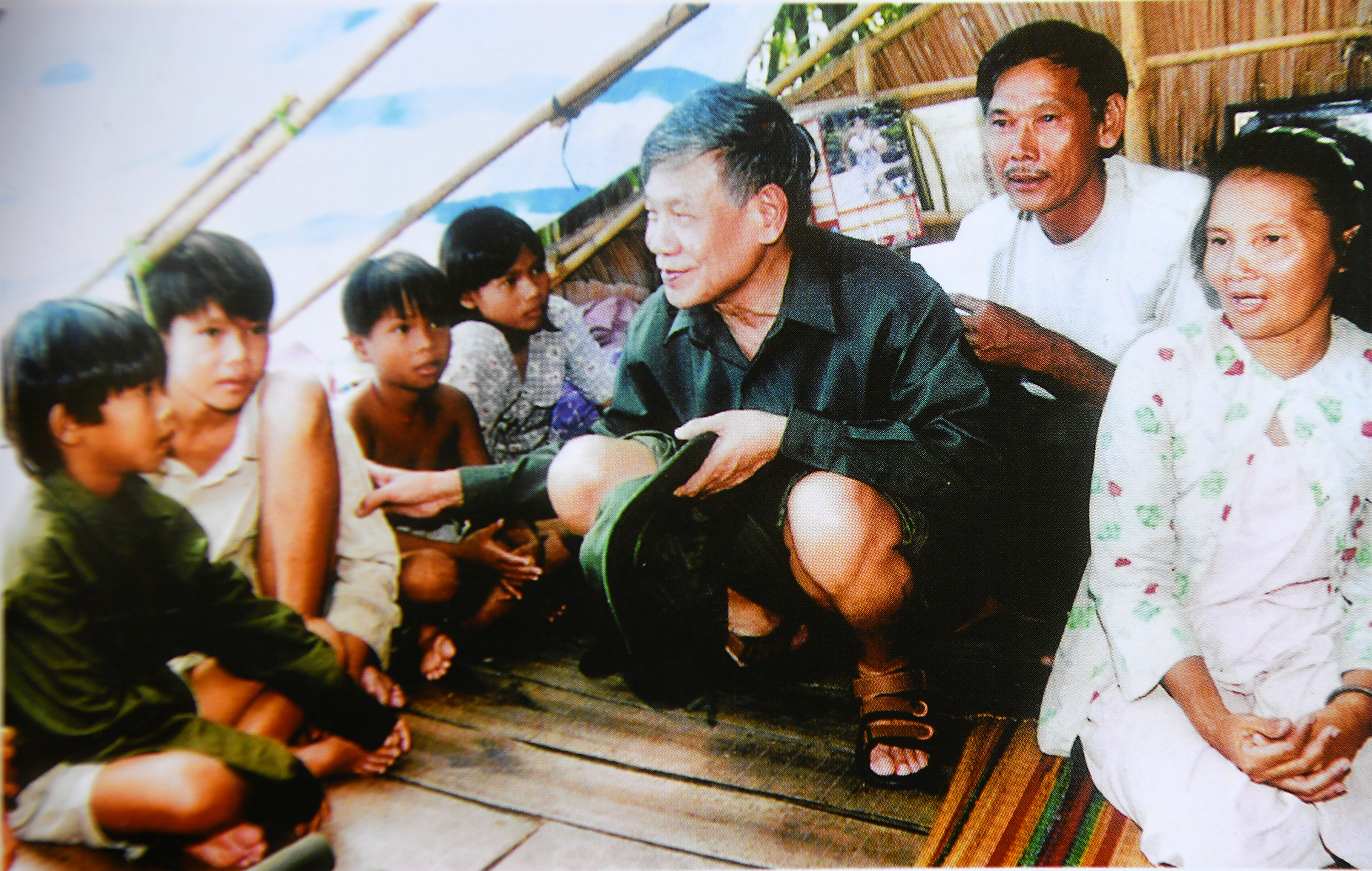 Cán bộ chính quyền phải phụ trách dân vận(*)